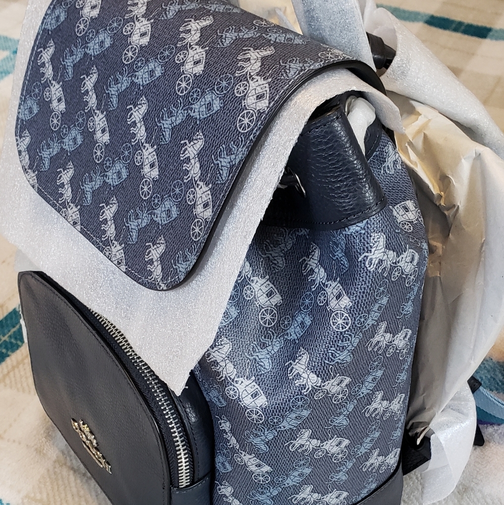 🎄Back Pack 📚 🎄 - Picture 3 of 7